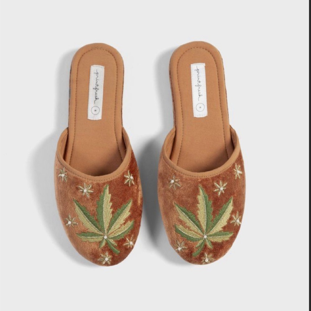 Just a Weed Velvet Slipper (Price Firm)